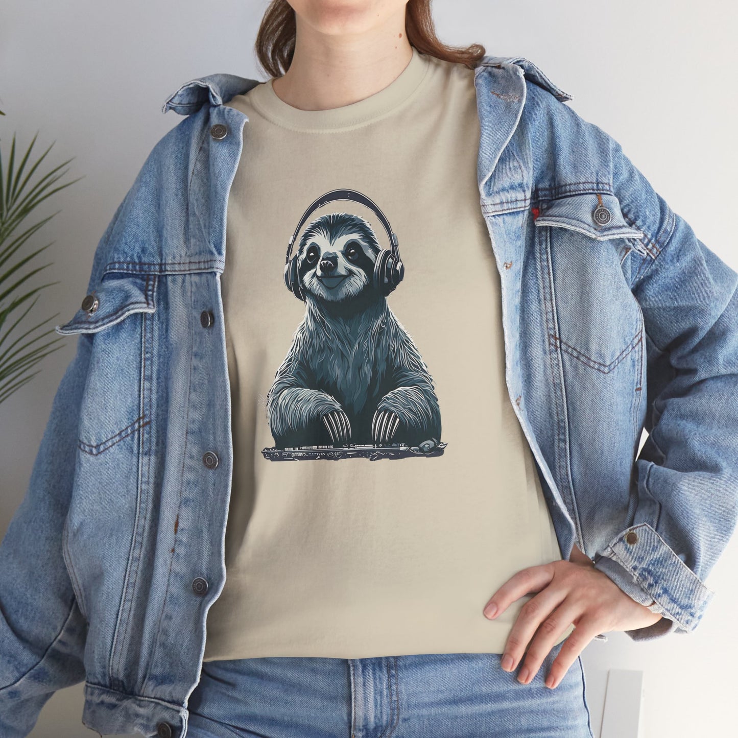 DJ Sloth Vibes – Unisex Heavy Cotton Tee